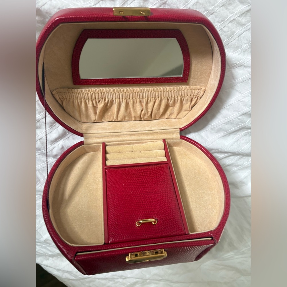 Wolf Designs Genuine Leather jewelry box